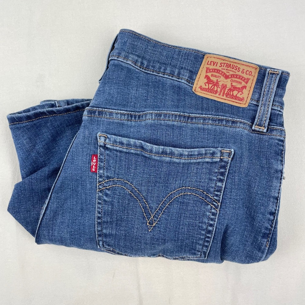 Levis Mid Length Shorts Womens 31 Blue Denim Distressed Medium Wash 5 Pocket